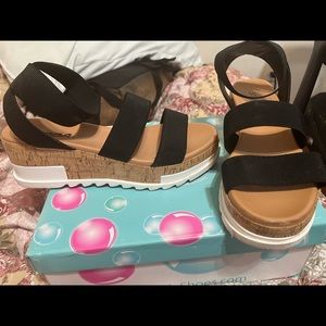 Size 8.5 black platform sandals with elastic bands